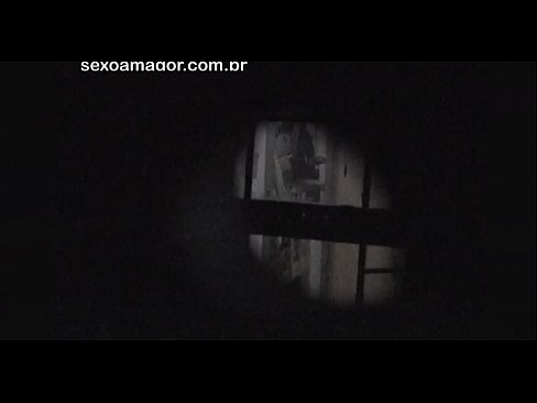 ❤️ Blondie hè videoregistrata in segretu da un voyeur di u quartieru nascostu daretu à i mattoni cavi ️ Video cazzo  à noi ❌️