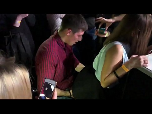 ❤️ Sessu reale in una discoteca russa. Una ragazza russa di 18 anni in l'anu è a vagina scopata in una discoteca ️ Video cazzo  à noi ❌️