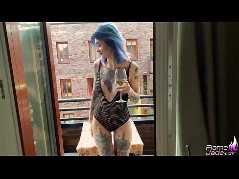 ❤️ Ragazza tremenda chì succhia cù una bocca è cazzo appassionatamente sottu à u celu apertu ️ Video cazzo  à noi ❌️